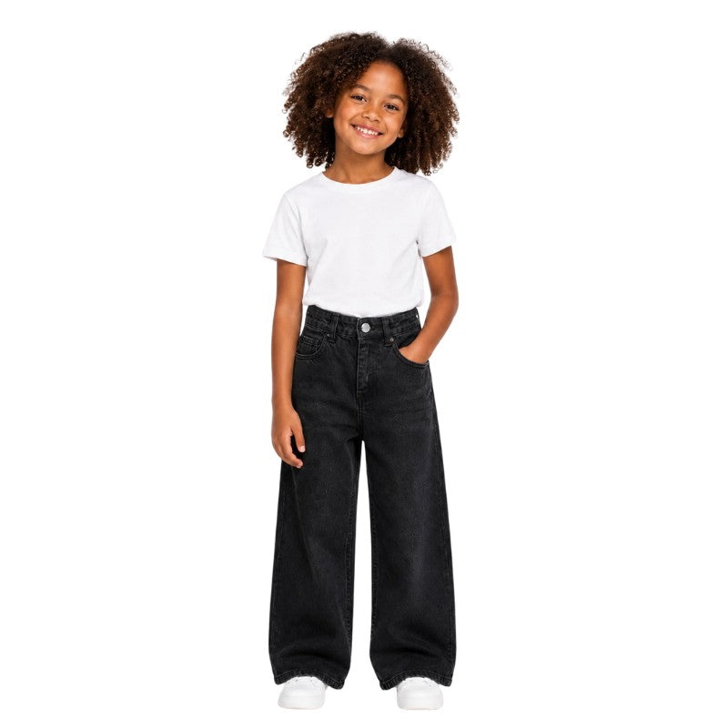 Girls wearing stylish wide-leg denim jeans in black with white T-shirts and sneakers